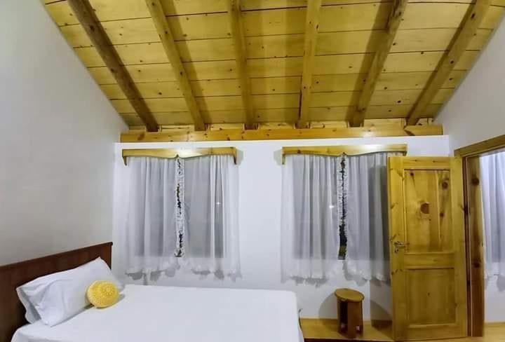 Bujtina Peshtan Guesthouse&Camping Tepelene Екстериор снимка