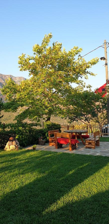 Bujtina Peshtan Guesthouse&Camping Tepelene Екстериор снимка