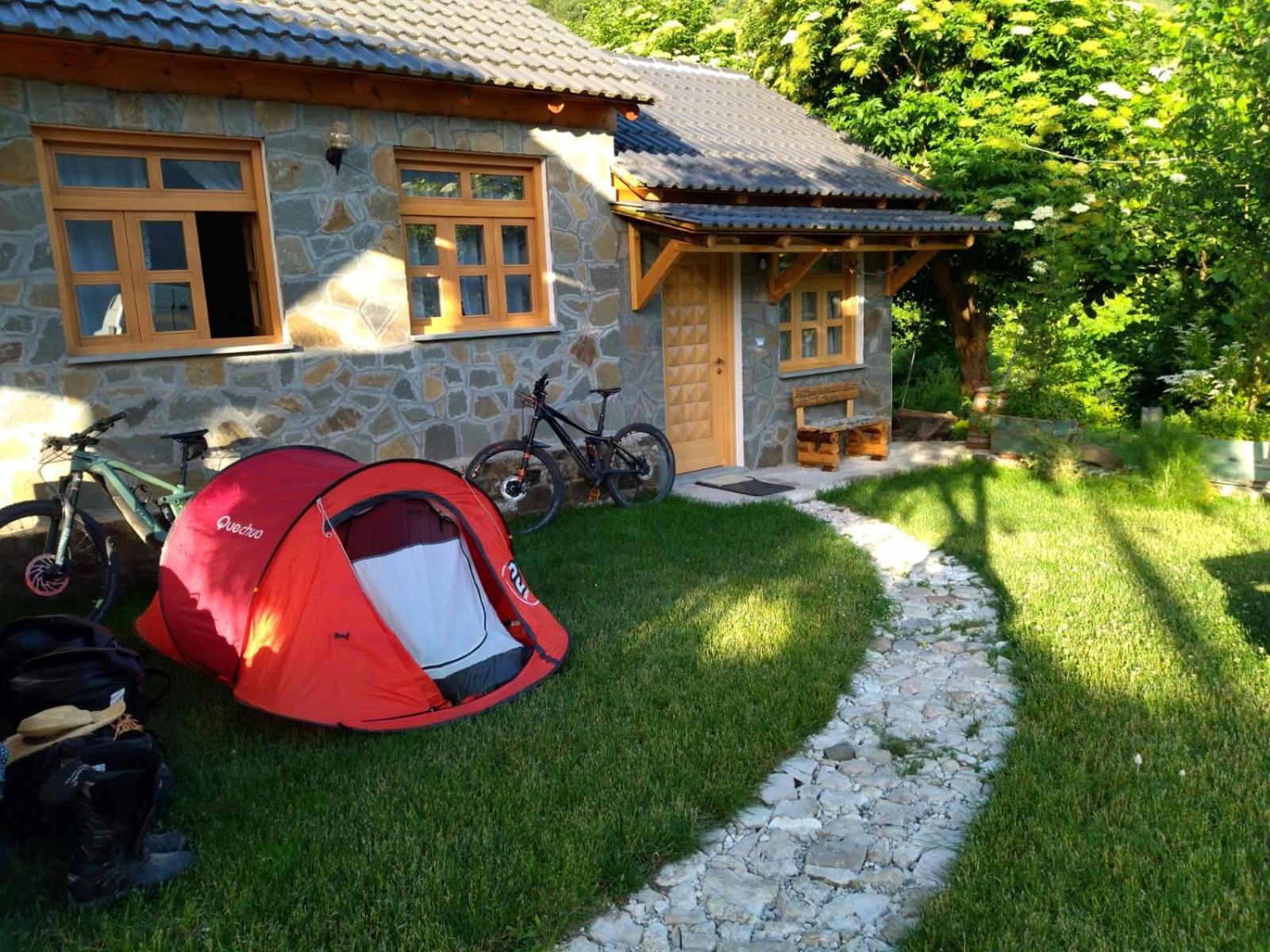 Bujtina Peshtan Guesthouse&Camping Tepelene Екстериор снимка