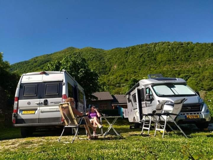 Bujtina Peshtan Guesthouse&Camping Tepelene Екстериор снимка